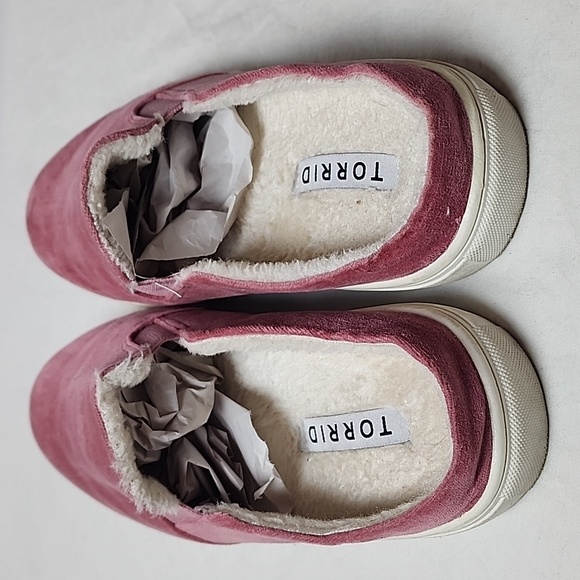 Torrid Light Pink Faux-Fur Lined Slip-ons Size 9.5 Wide Width - Picture 4 of 7